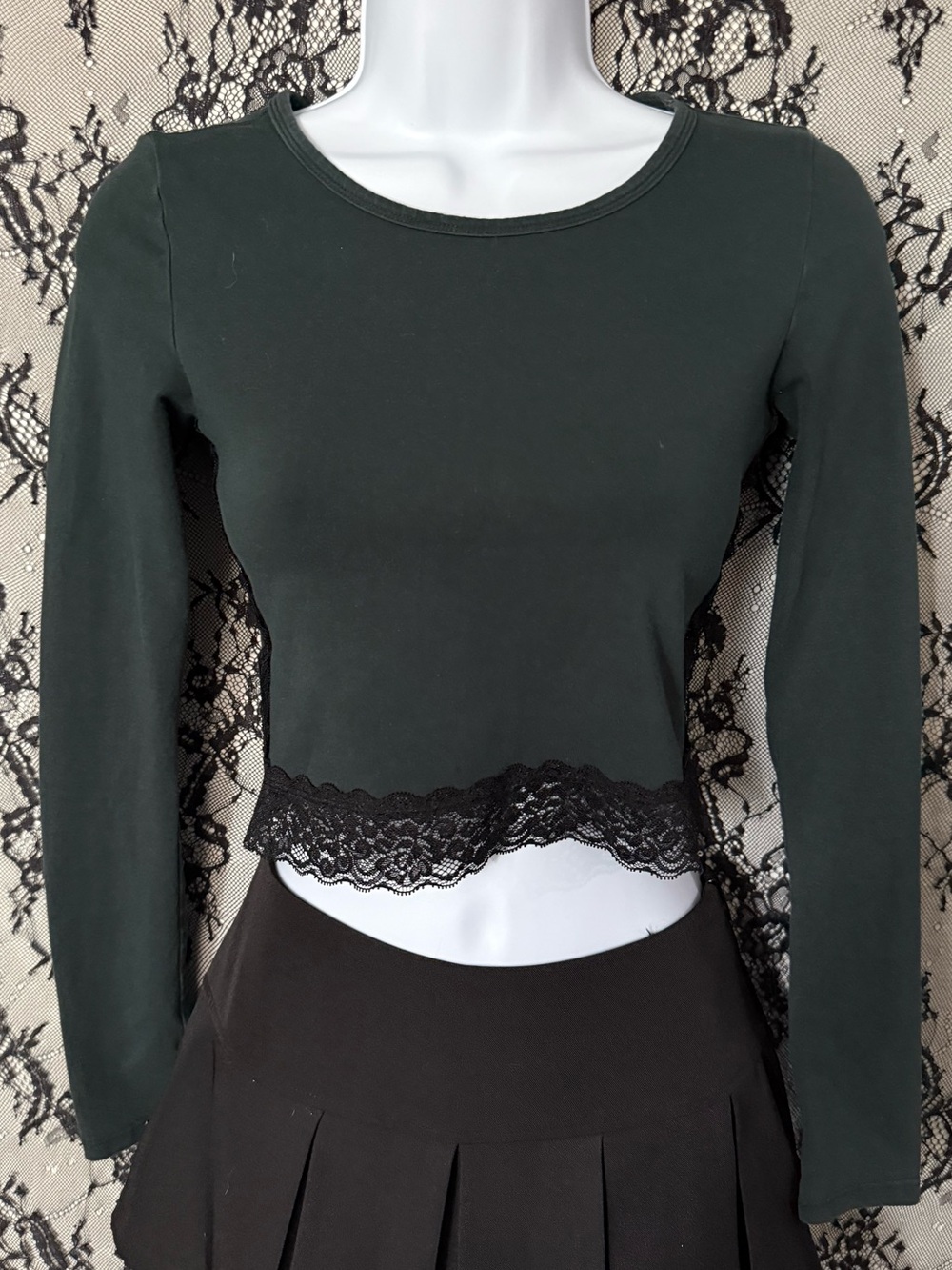 Forever 21 dark green long-sleeve lace-trim crop top.